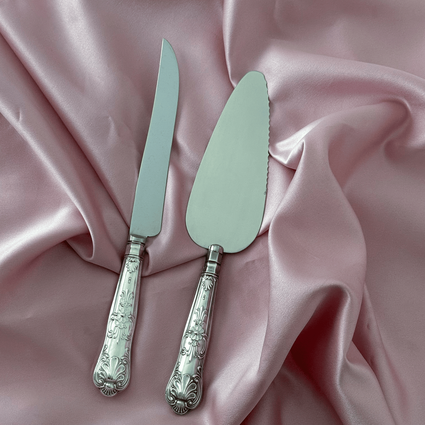 Wedding Gift Set: Personalised Vintage Cake Slice and Knife | Shell