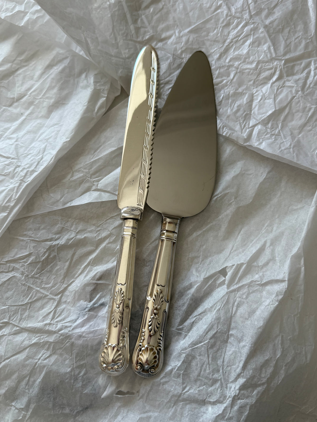 Wedding Gift Set: Personalised Vintage Cake Slice and Knife | Shell