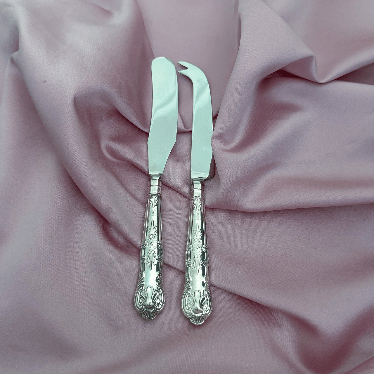 Set of 2 Personalised Cheese and Butter Knives - Shell