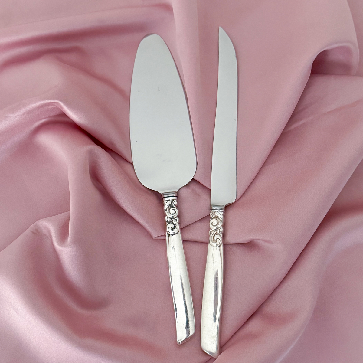 Wedding Gift Set: Personalised Vintage Cake Slice and Knife | Swirl